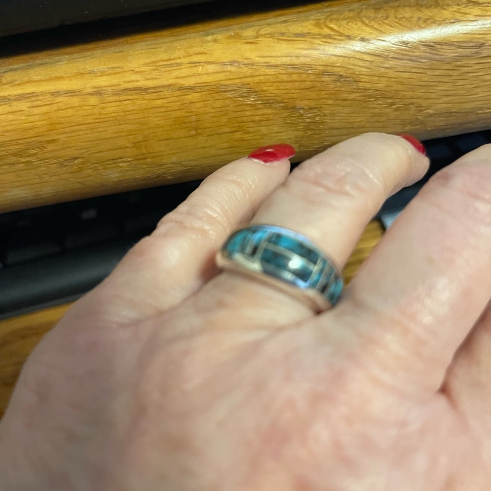 NWOT Beautiful ladies turquoise and Sterling Silver ring. Size 5-1/2 - Picture 5 of 7